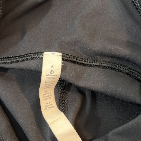 EUC Lululemon Blk High Waisted Cropped Lower Sheer Panel Leggings w Key Pocket 6 - Picture 9 of 9